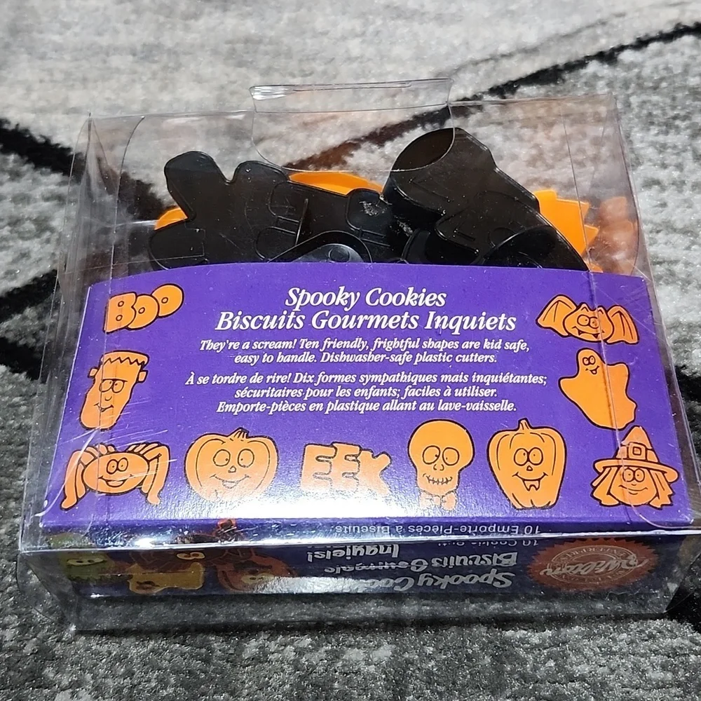 WILTON 2005 FOX RUN HALLOWEEN SPOOKY COOKIES BISCUITS CUTTERS COLLECTIBLES